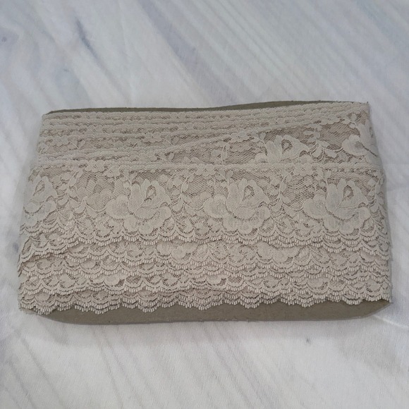 VTG Beige Lace Trim 3.25" Ribbon Fabric Craft Sewing Embellishment 37 YD - Picture 5 of 7